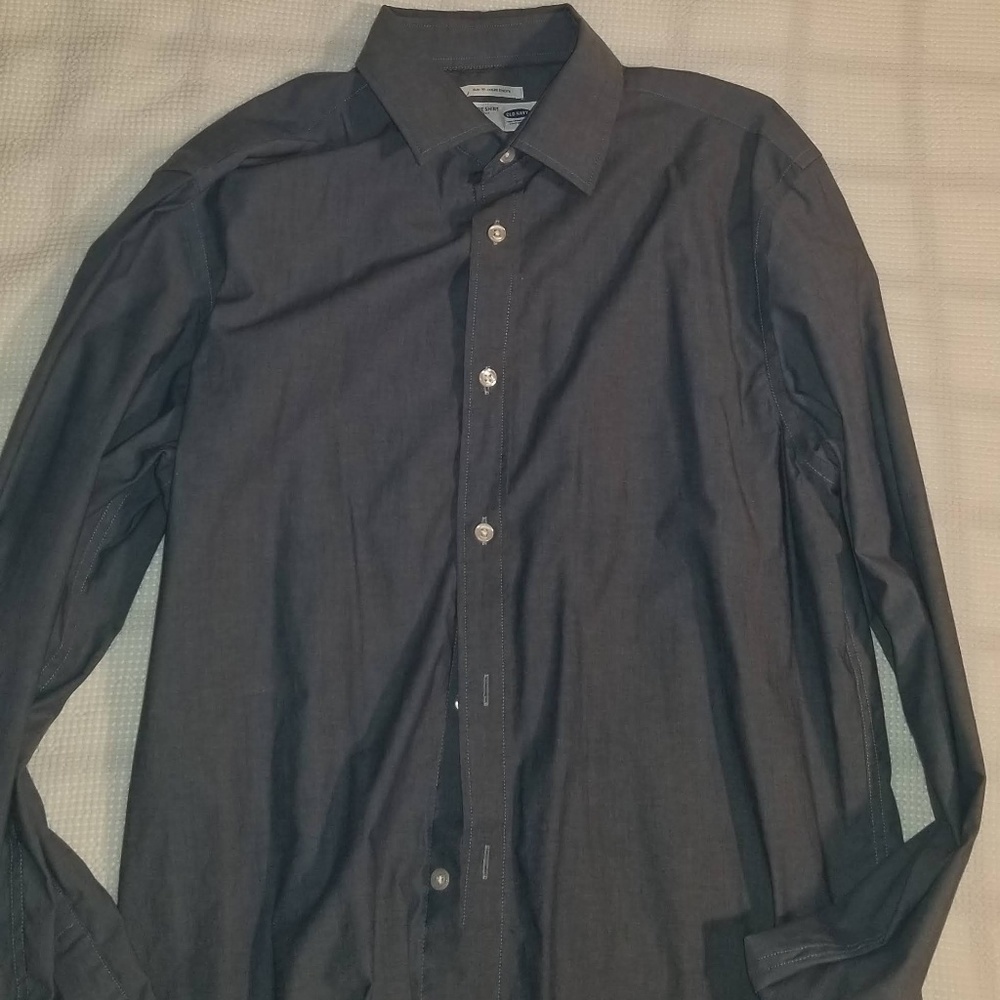 OLD NAVY SIZE MEDIUM DRESS SHIRT